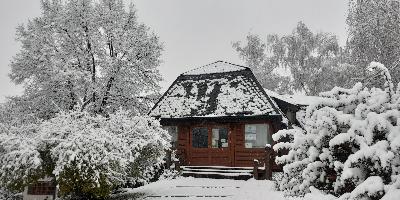 ldott, bks karcsonyi nnepeket s boldog j esztendt kvnunk!