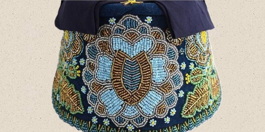 Gy�ngy�snecc - Asszonyok titkos �ke c�m� id�szaki ki�ll�t�s 